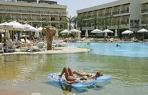 Xperience Kiroseiz Parkland Resort